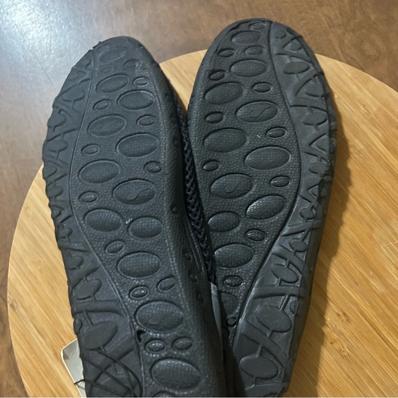 3/$15 Men's water shoes M  NWT - Picture 2 of 5